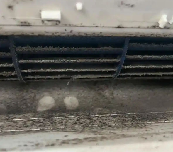 高陵空调吹的风有股烧焦味是怎么回事